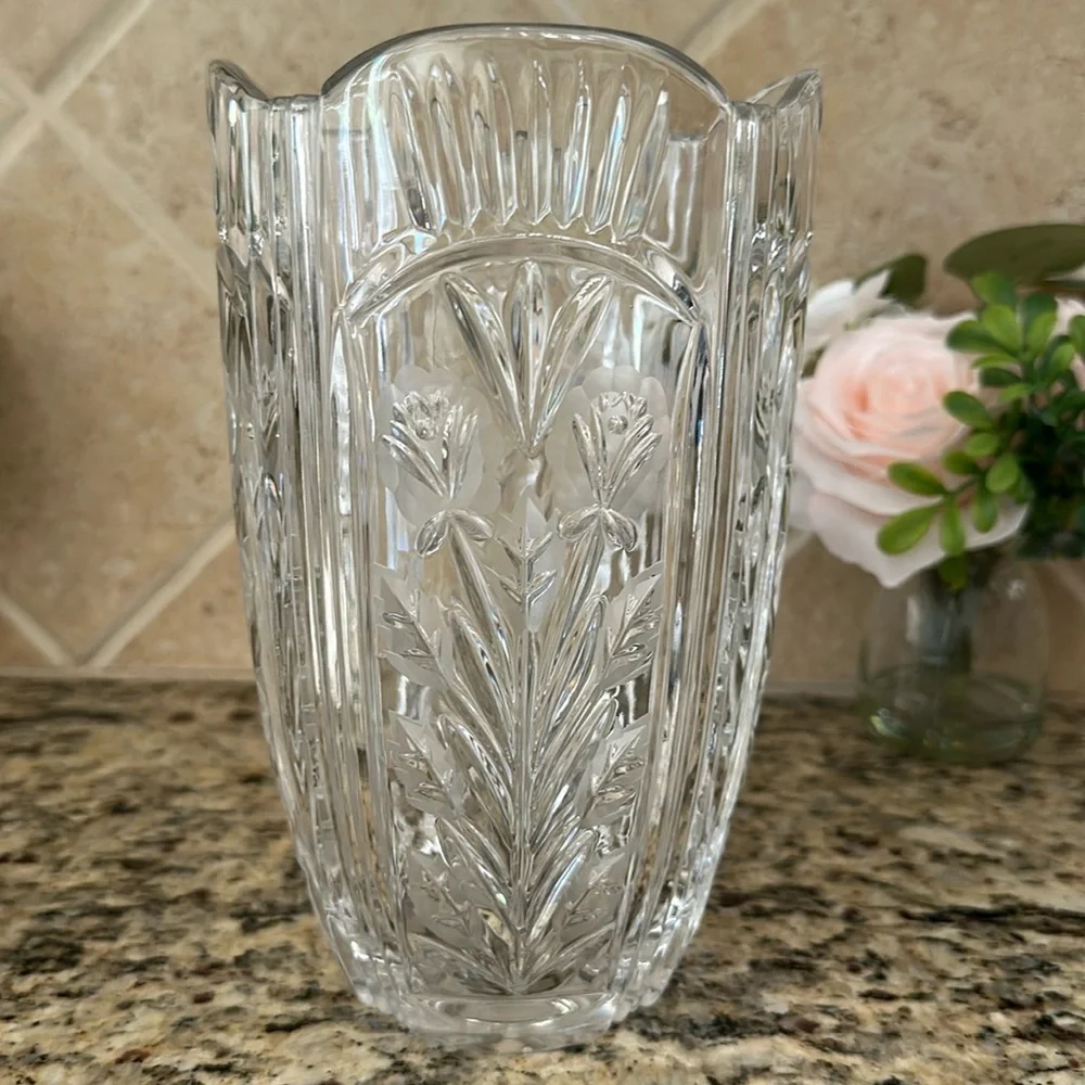 Elegant Crystal Floral Etched Vase